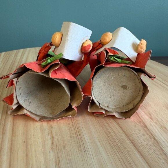 Vintage Ornaments Caroler Figurines With Red & Green Outfits Cardboard 5" - Picture 7 of 9